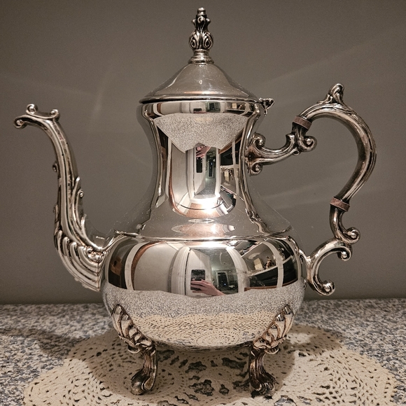 FB Rogers Vintage Silverplate Teapot - Picture 8 of 8